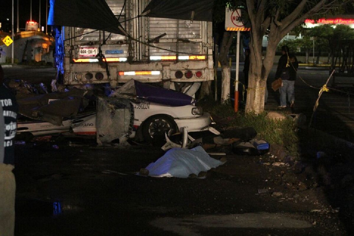 Choque en el Paso Exprés deja dos muertos