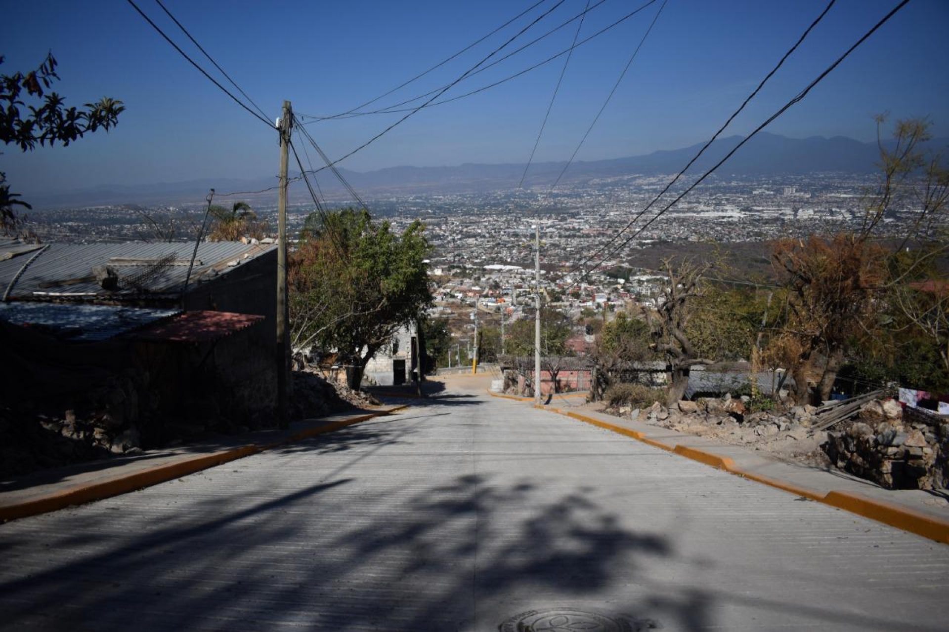Entrega Ayuntamiento de Jiutepec pavimentación y drenaje en Cerro de la Corona