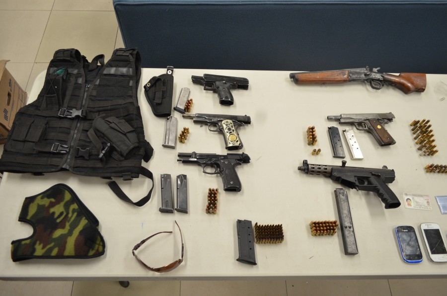 Llevaban más de 270 dosis de droga y seis armas