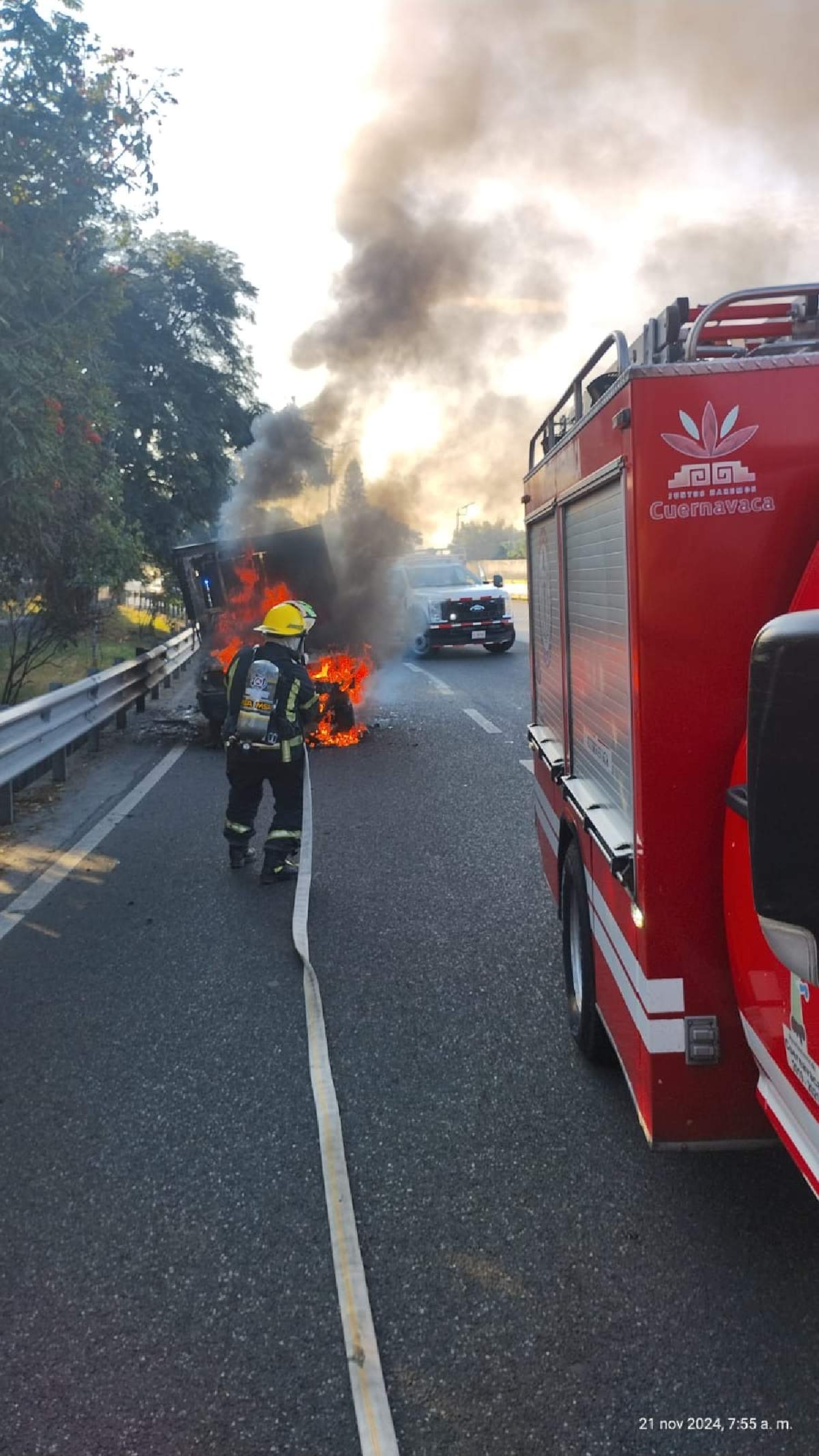 Atienden bomberos tres incendios en Cuernavaca
