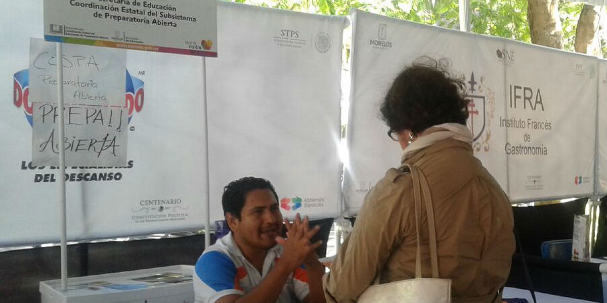 Llevan a cabo Feria del Empleo en la Plaza de Armas