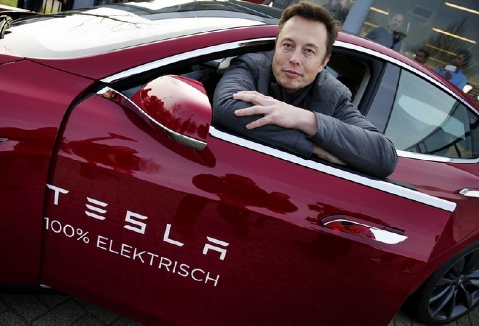 Tesla ofrece 1 millón de dólares y varios Model 3 a quien pueda hackear su automóvil