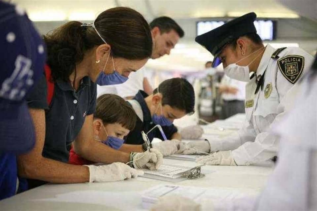 López Gatell prevé eliminar cuestionarios COVID en Aeropuertos