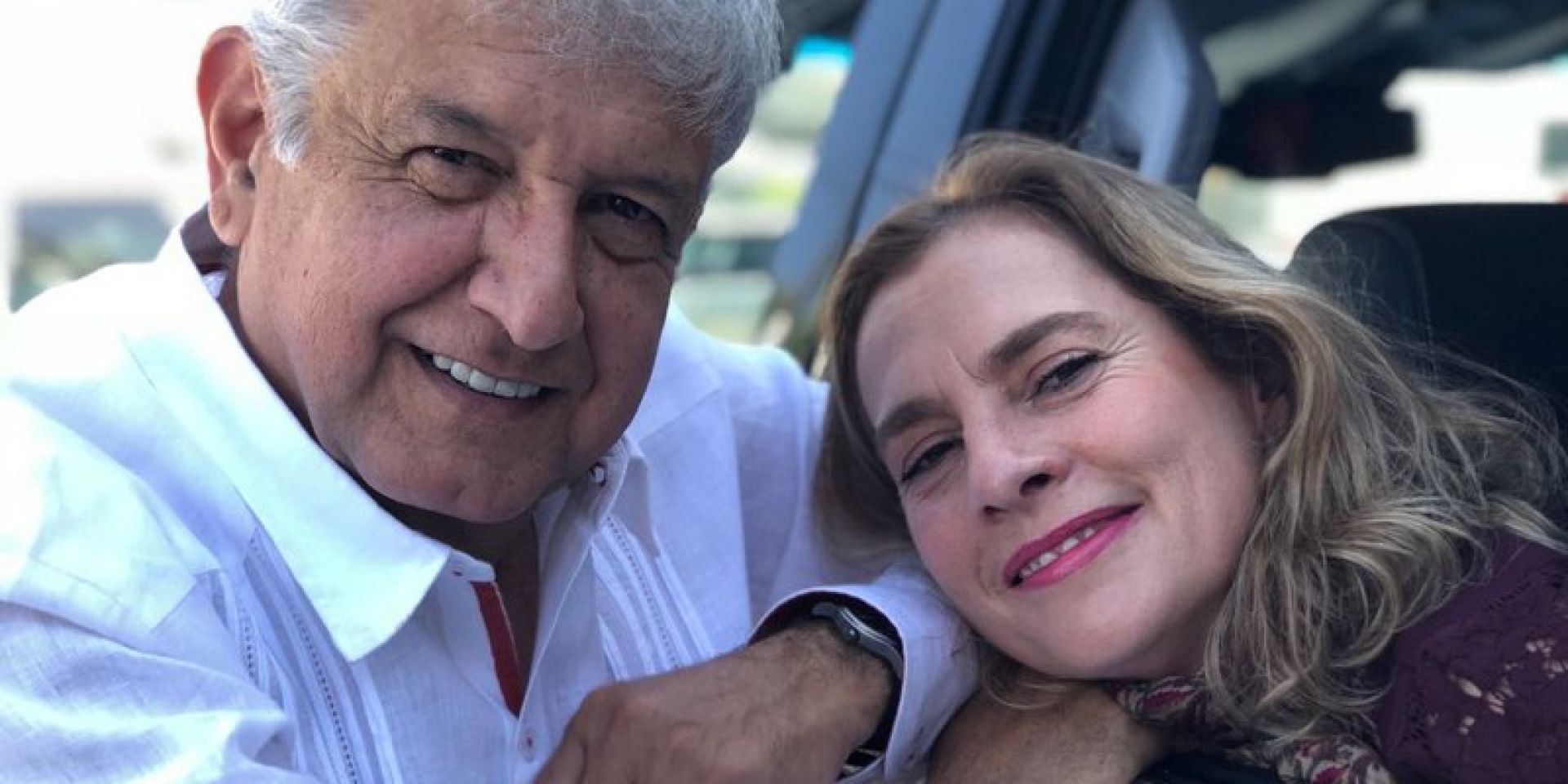'Aquí pobremente echando novio', presume AMLO en Twitter