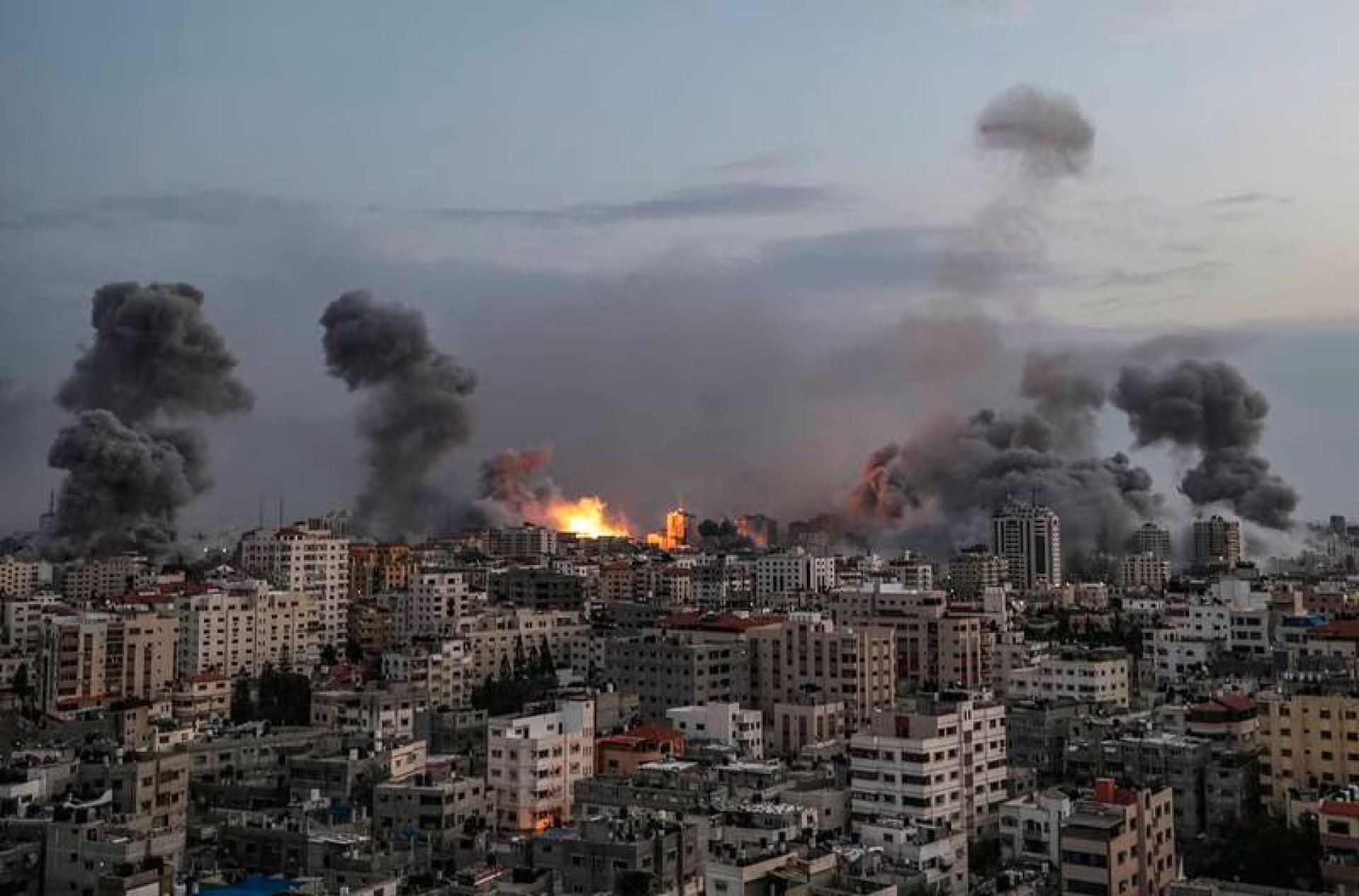 Israel mata a dos altos cargos de Hamás en bombardeos contra Gaza