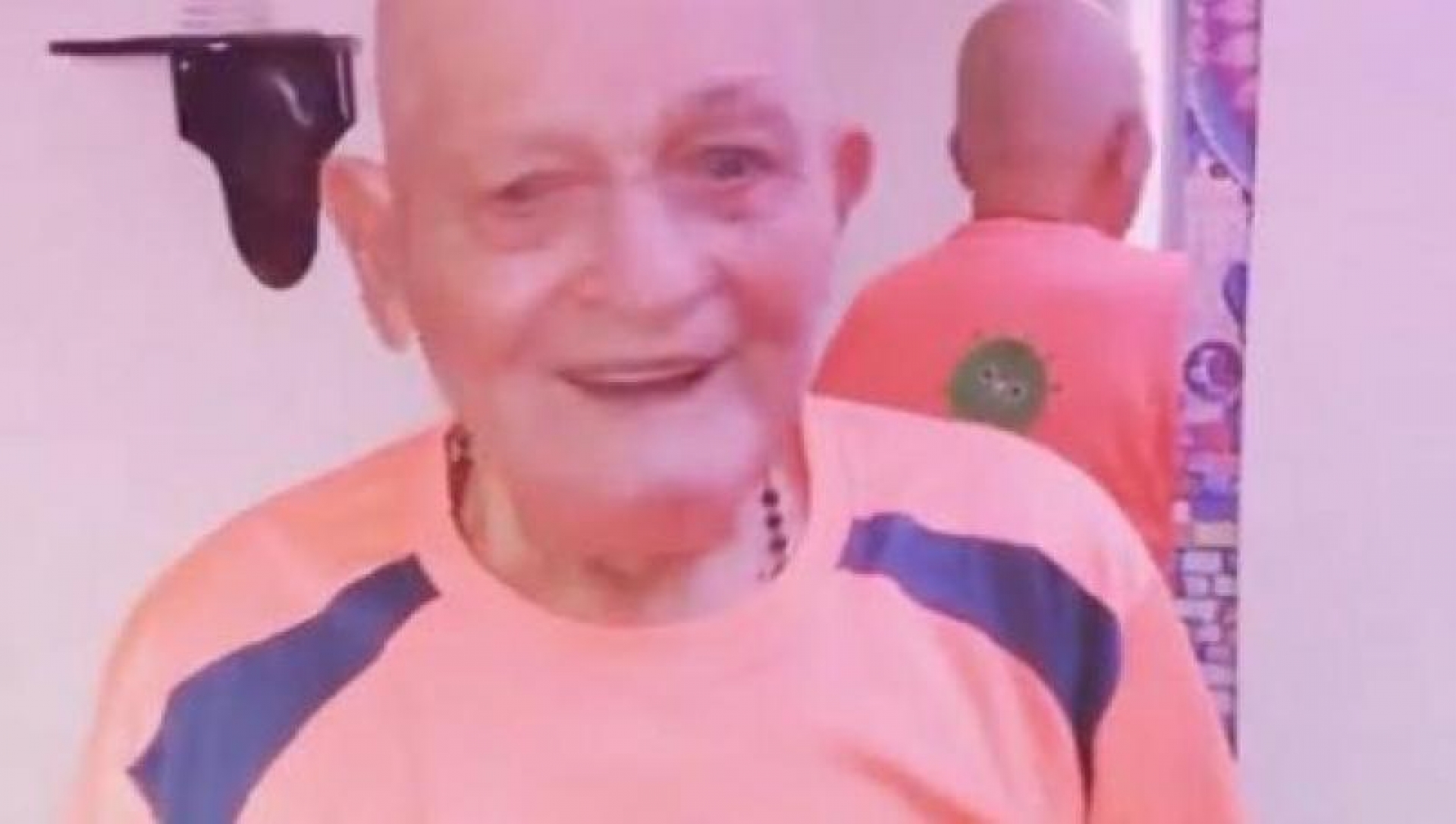 VIDEO: Abuelito recrea escena de Monsters Inc en TikTok