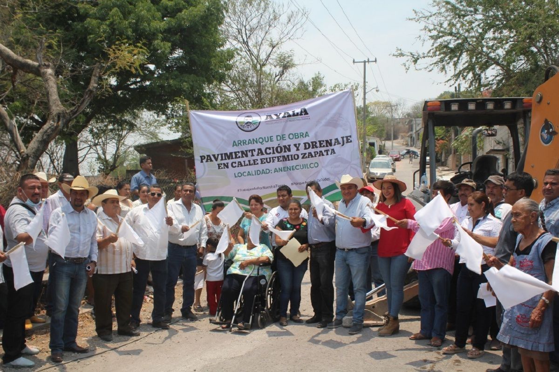 Dan banderazo de inicio de 15 obras en Ayala