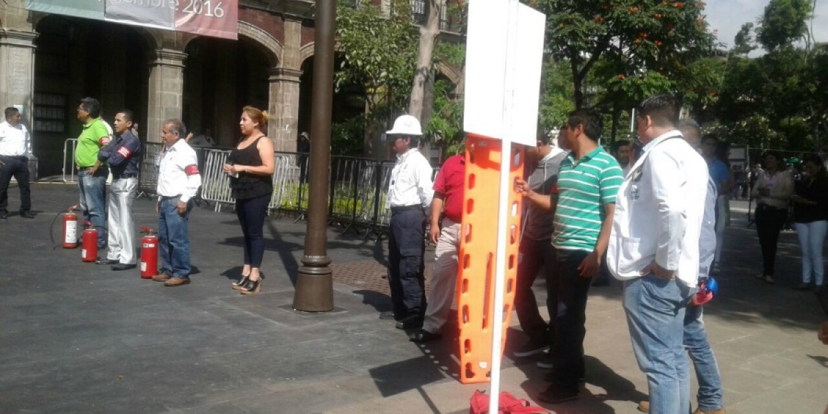 Llevan a cabo simulacros de evacuación en edificios públicos, en Cuernavaca