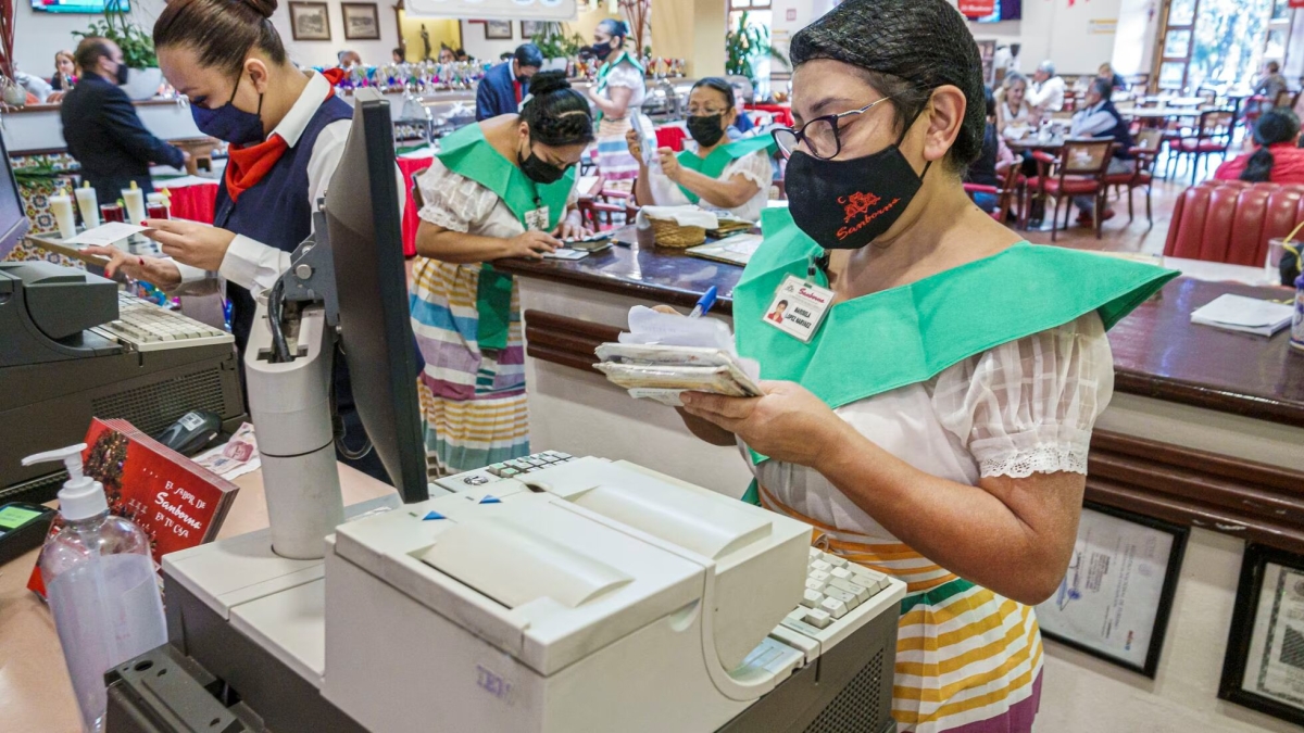 'Ley Silla’, la propuesta que busca proteger a trabajadores de pie