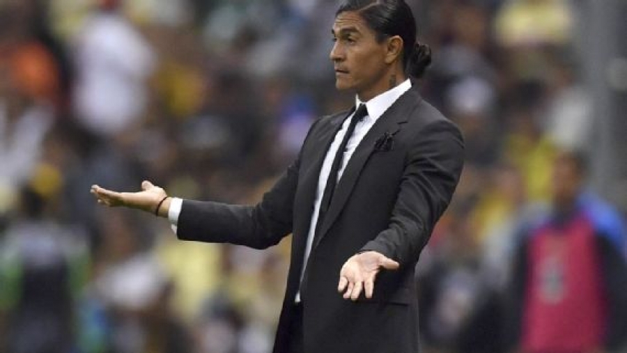 Paco Palencia deja de ser técnico de Pumas