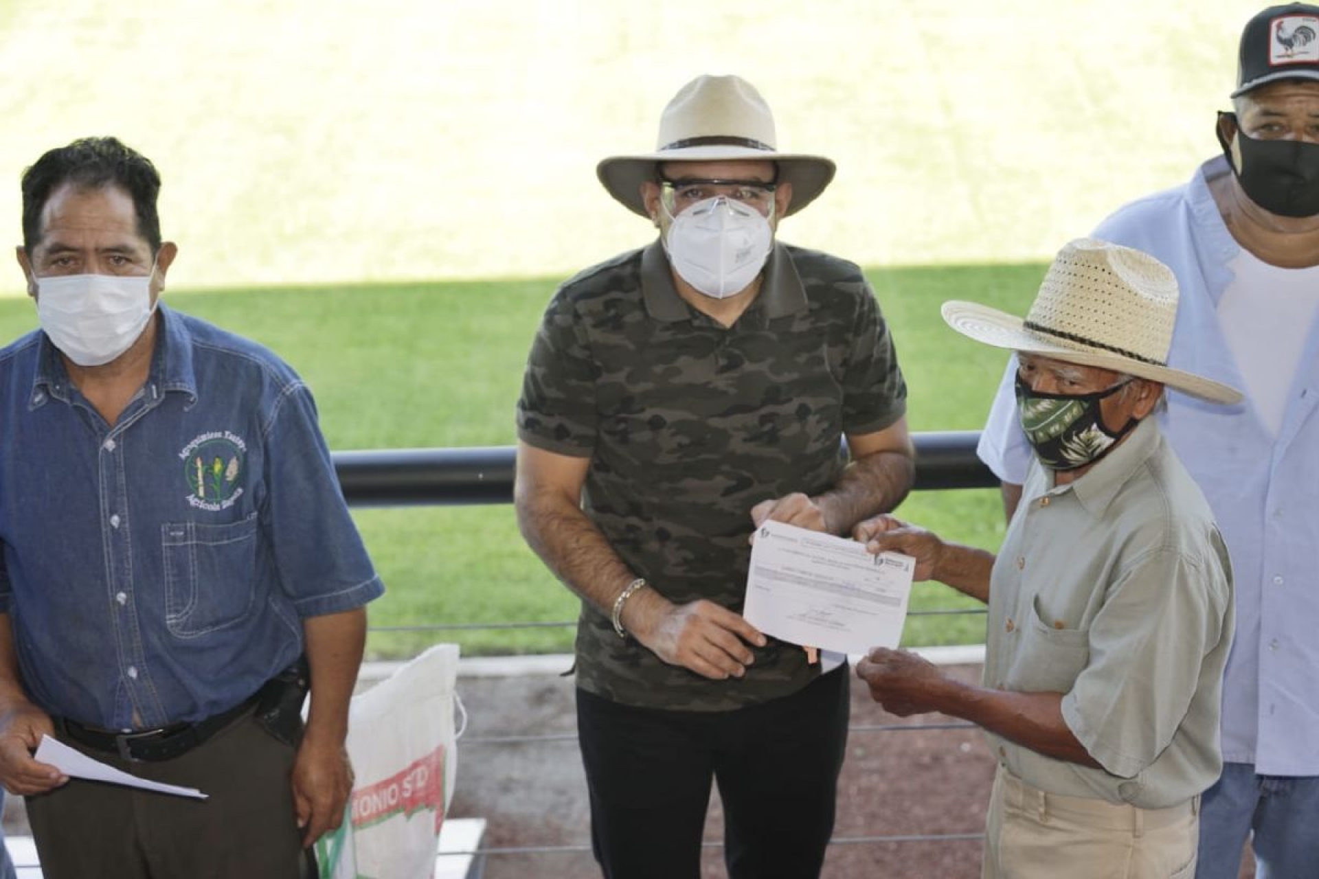 Entregan fertilizante a productores agrícolas de Yautepec