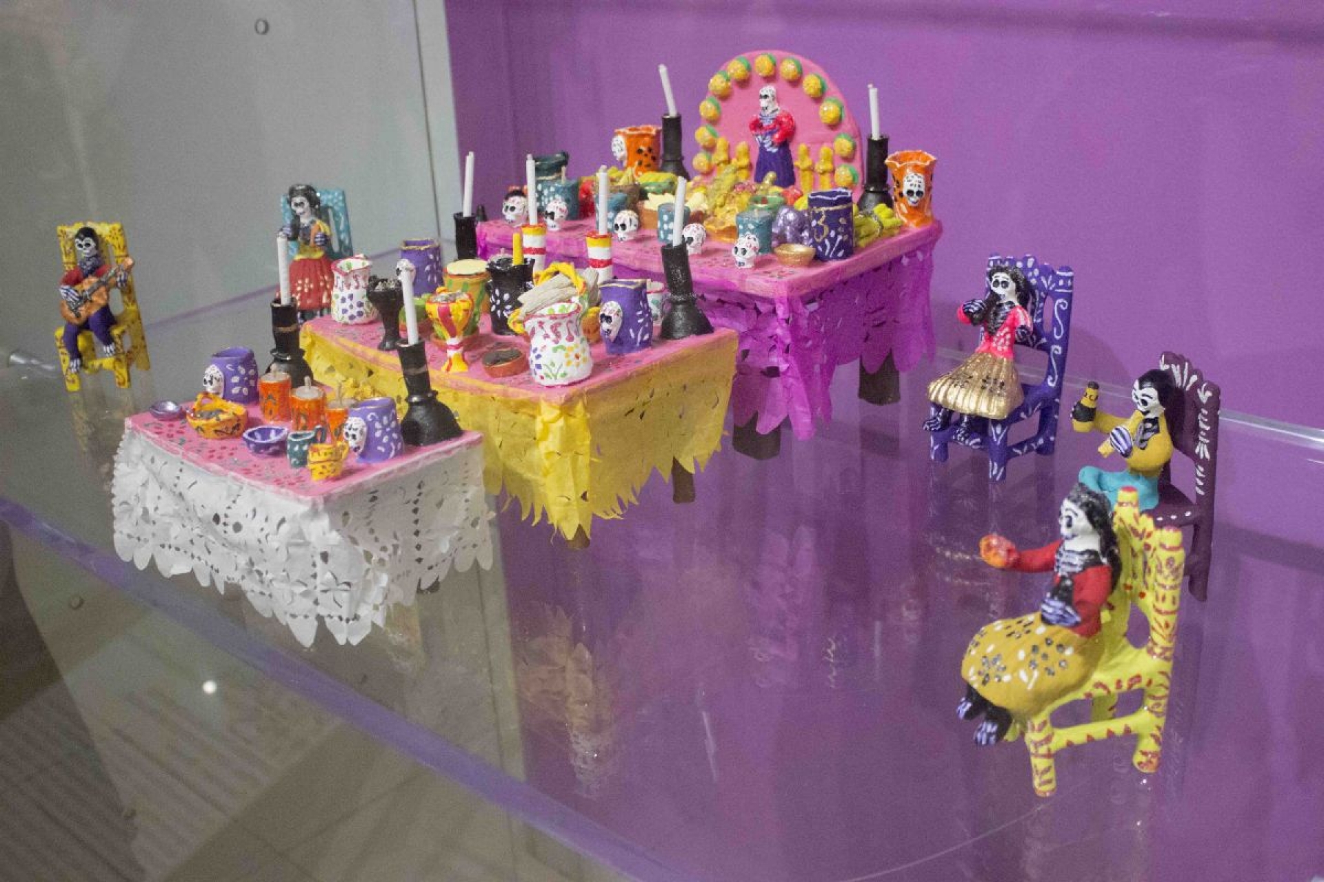 Ofrenda tradicional de barro es pieza del mes en el MMAPO
