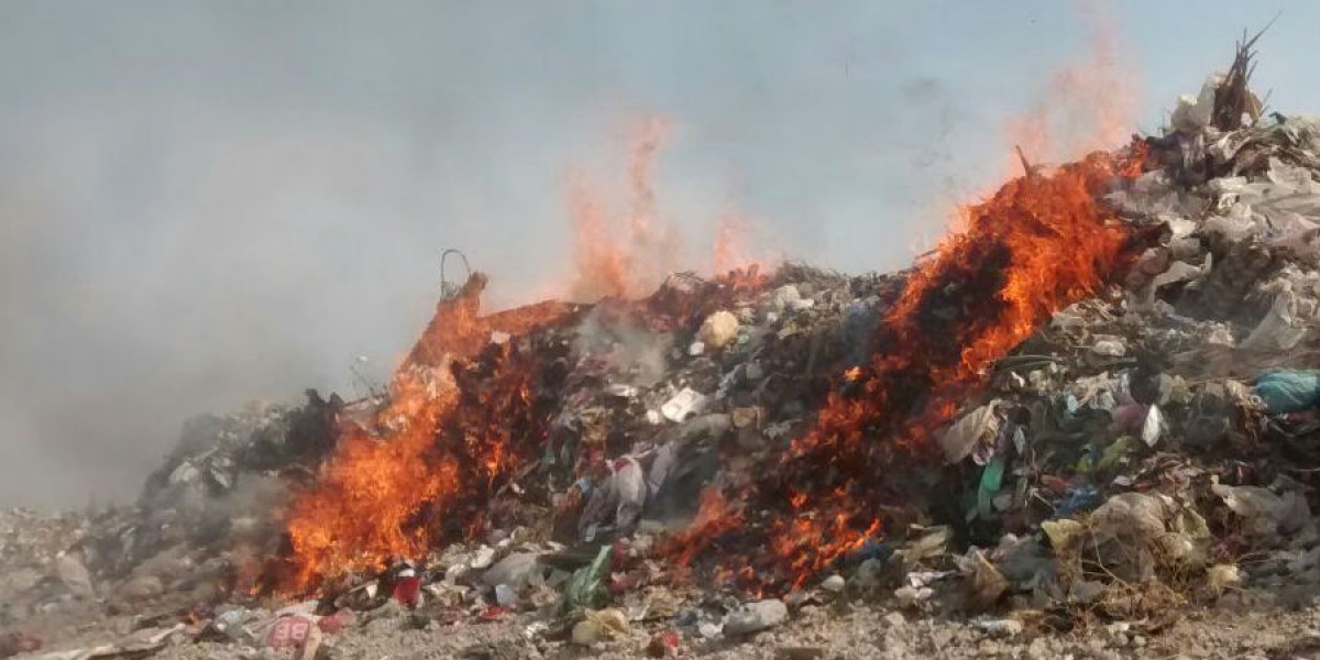Se registra incendio en el relleno sanitario de Mazatepec