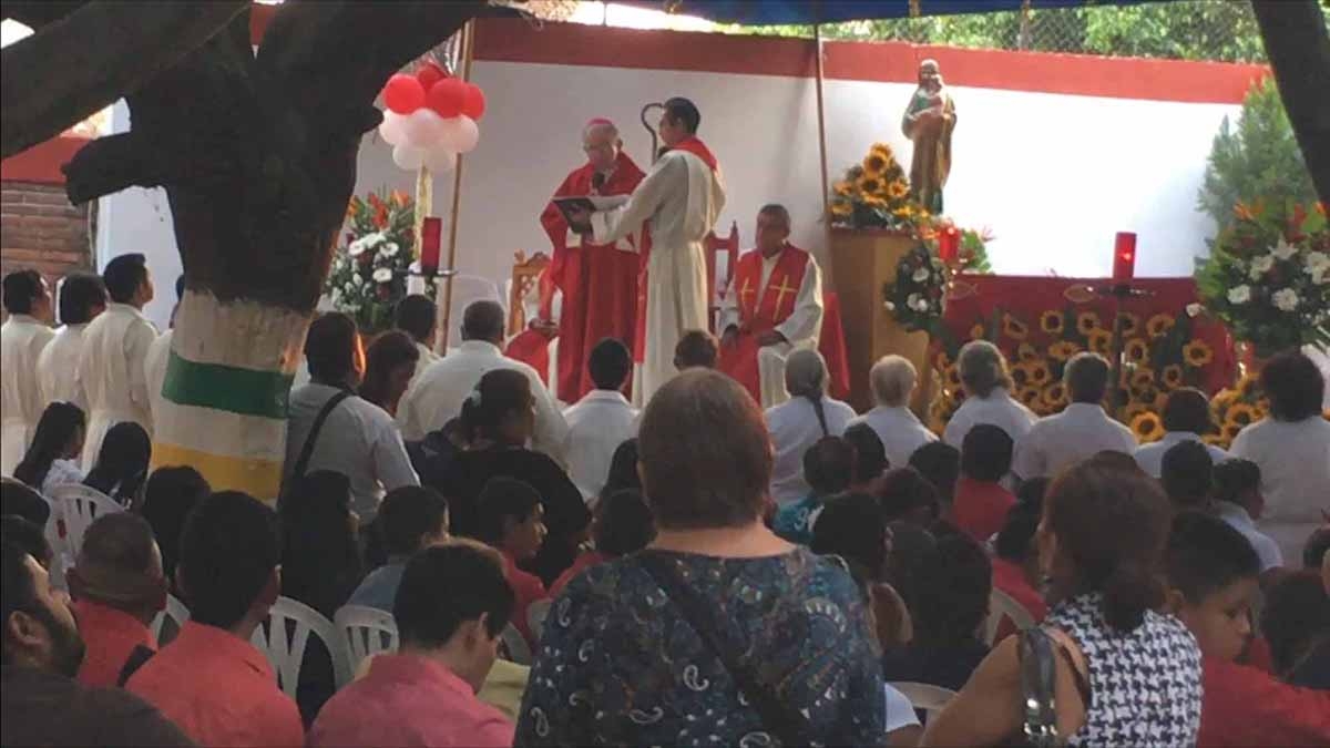 Aseguran que usurpan funciones de sacerdotes en la Feria de Tepalcingo
