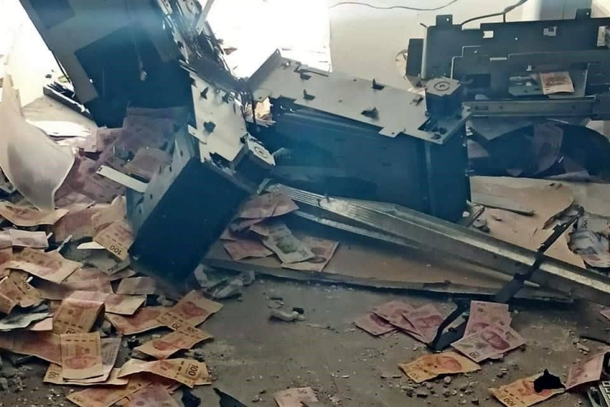 Explotan cajero para robarlo, pero ya no les dio tiempo, la policía llegó primero