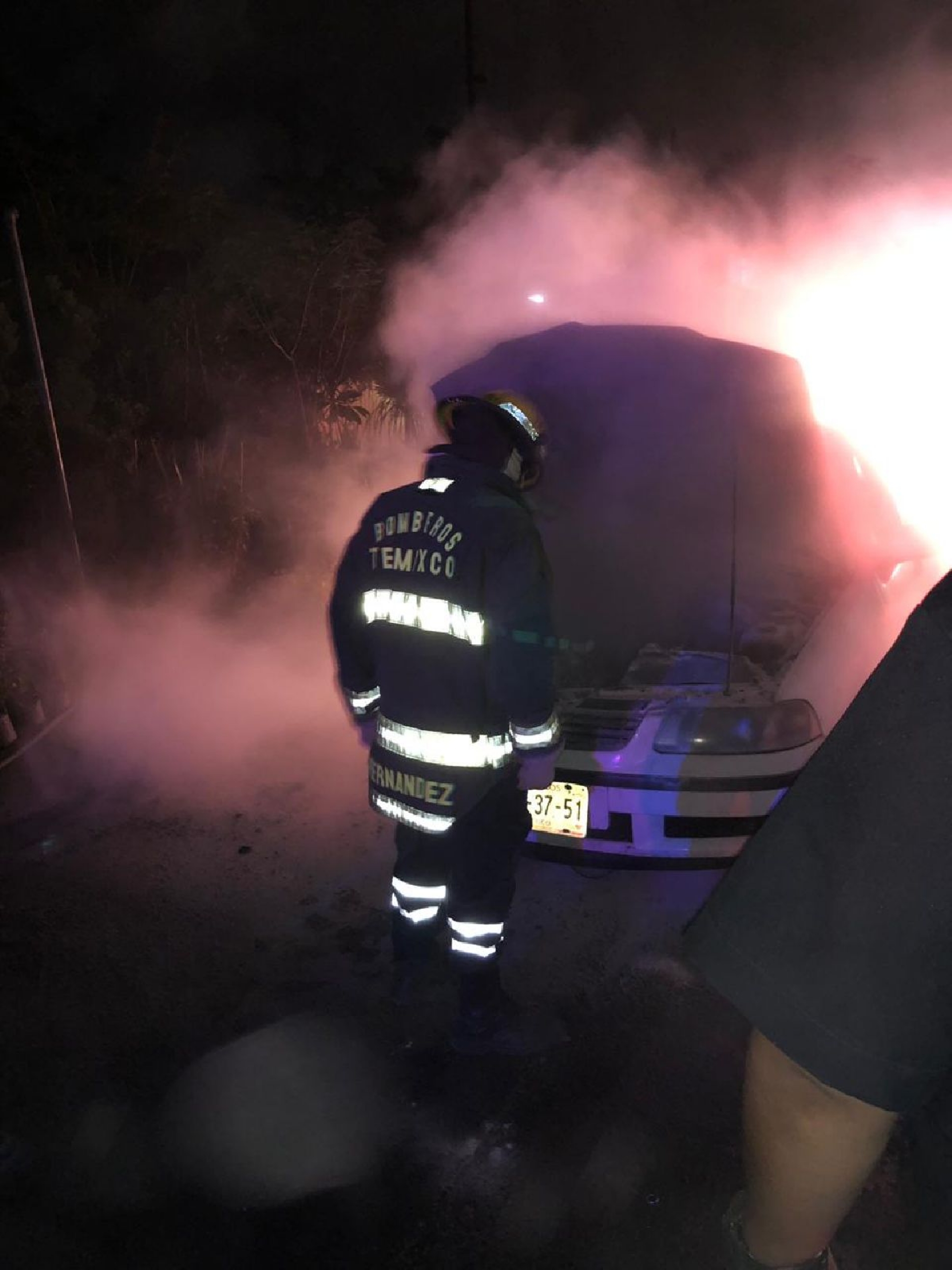 Se incendia auto en la autopista México-Acapulco