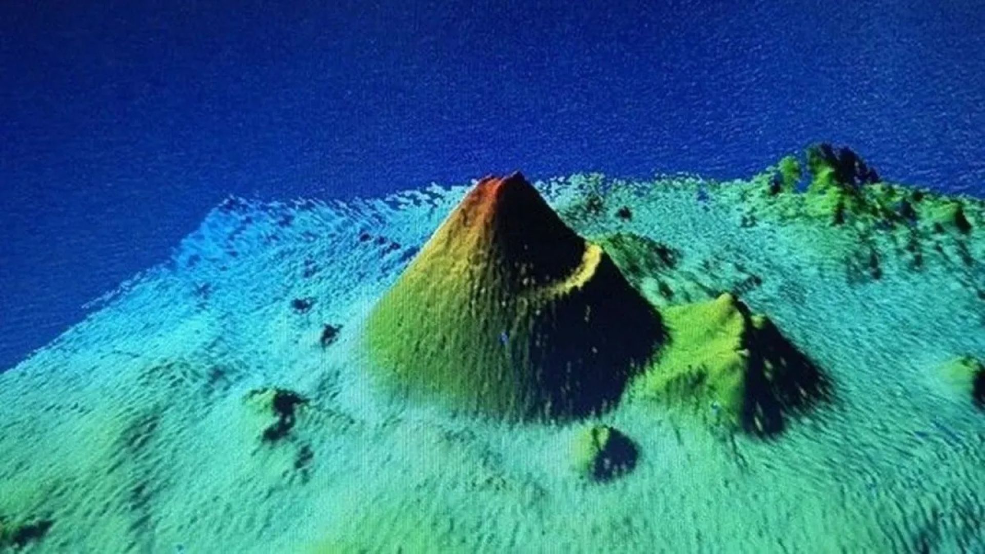 Científicos registran por primera vez actividad hidrotermal en volcán submarino Enmedio
