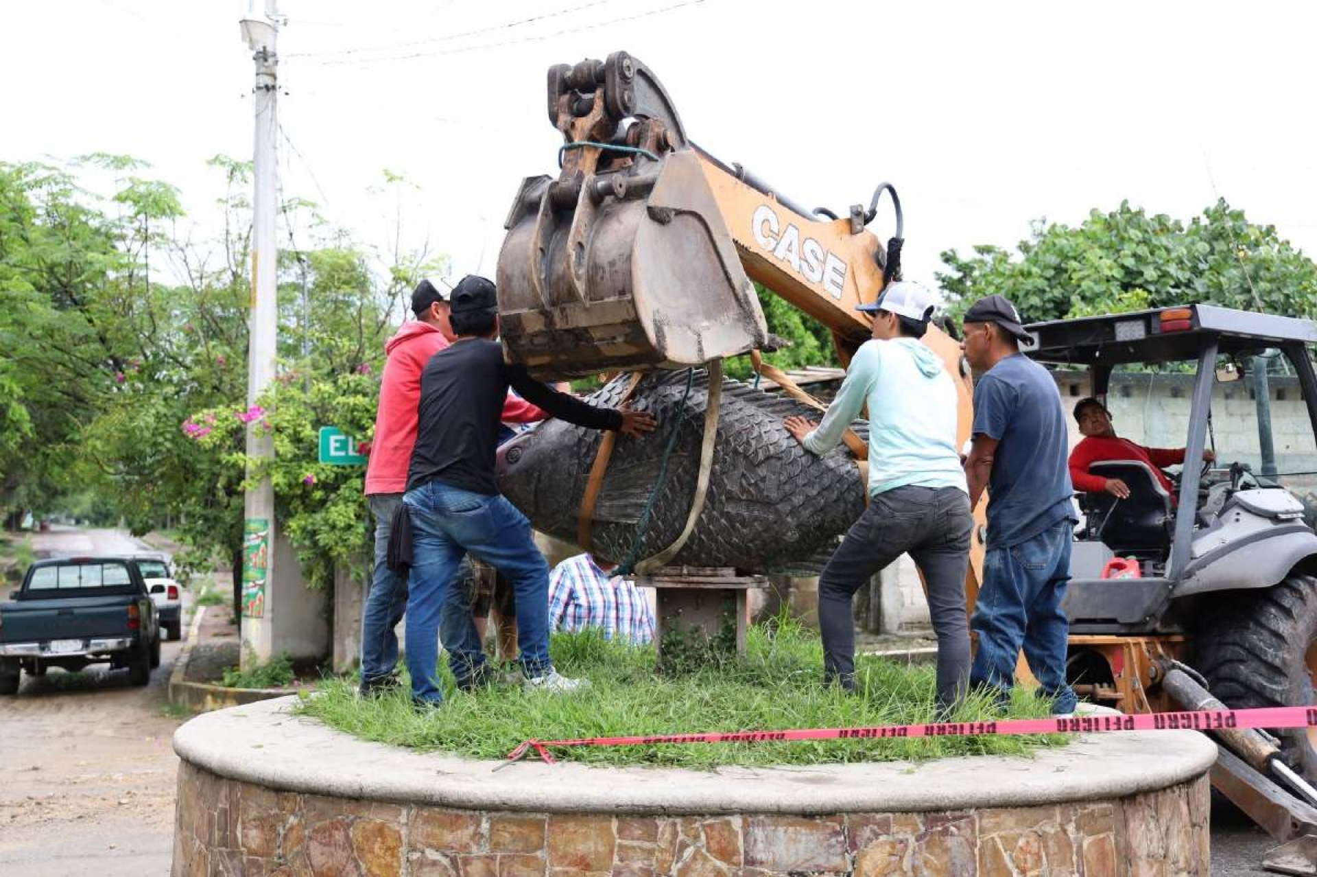 Retiran escultura de 'El Pescadito' en Coatetelco