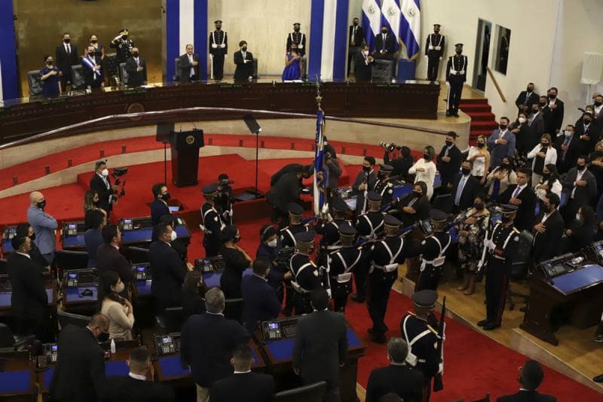 El Salvador aplica su "Ley Zaldívar", reeligen a presidente de la Suprema Corte