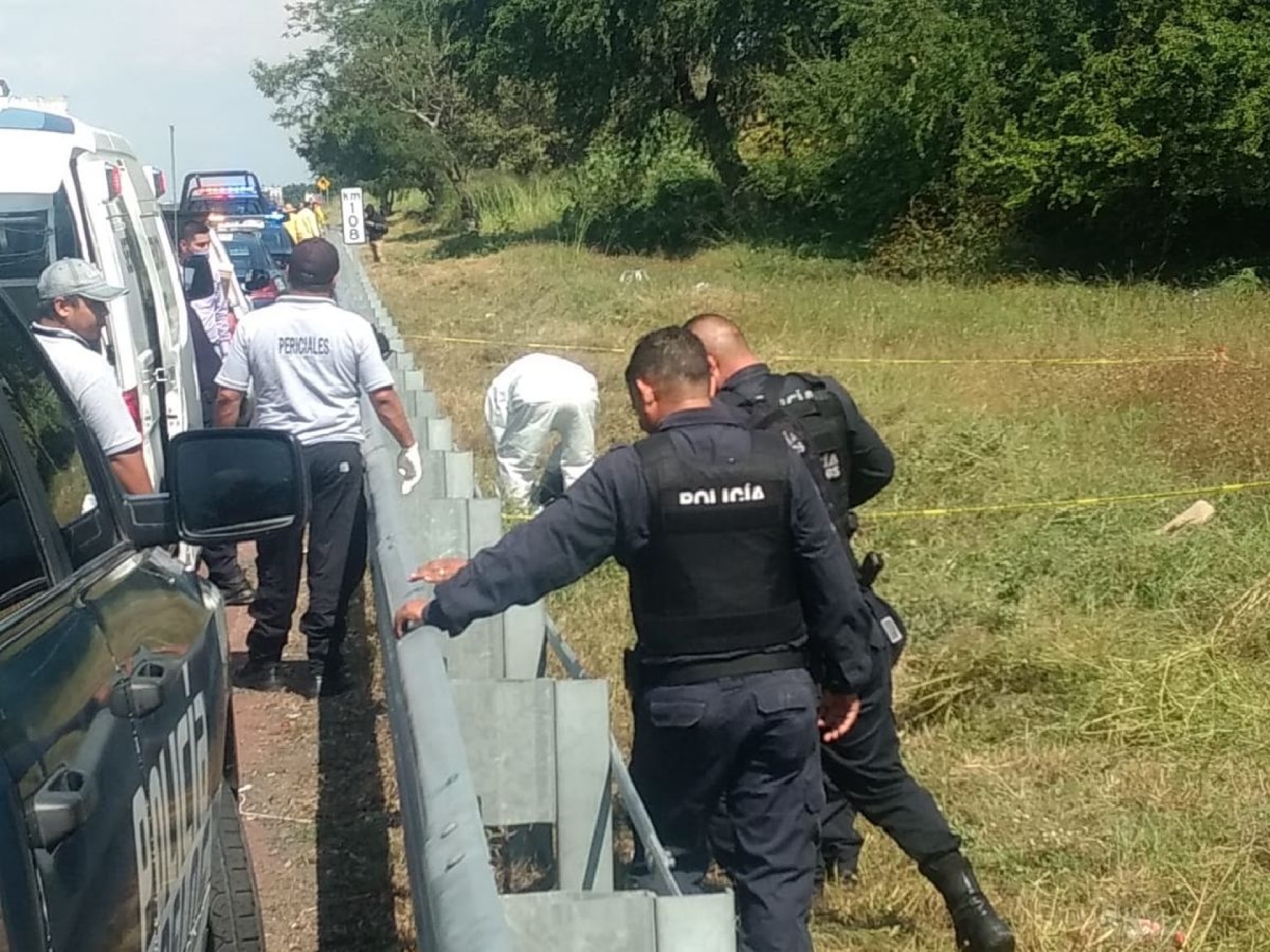 Hallan restos humanos junto a la México-Acapulco