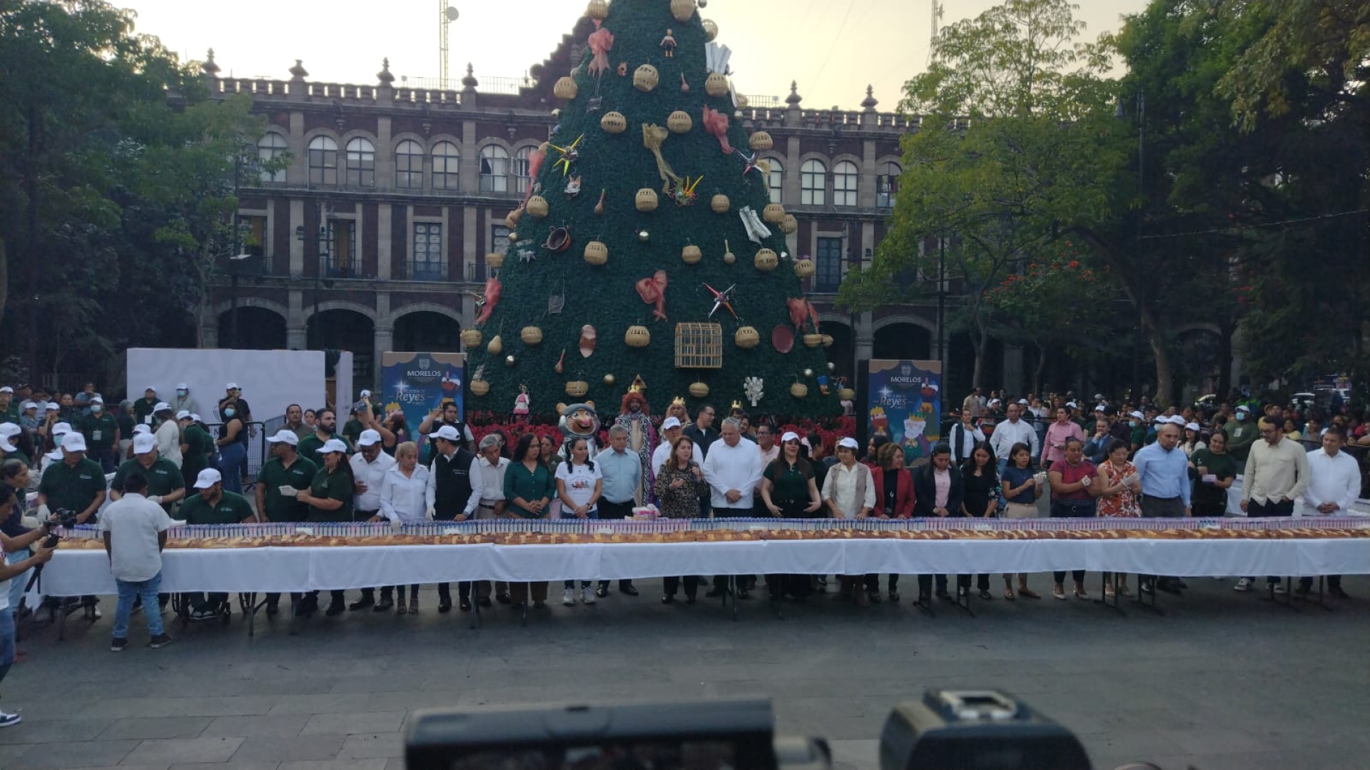 Tradición del corte de rosca de reyes, momento de unión familiar y cercanía con la ciudadanía: González Saravia