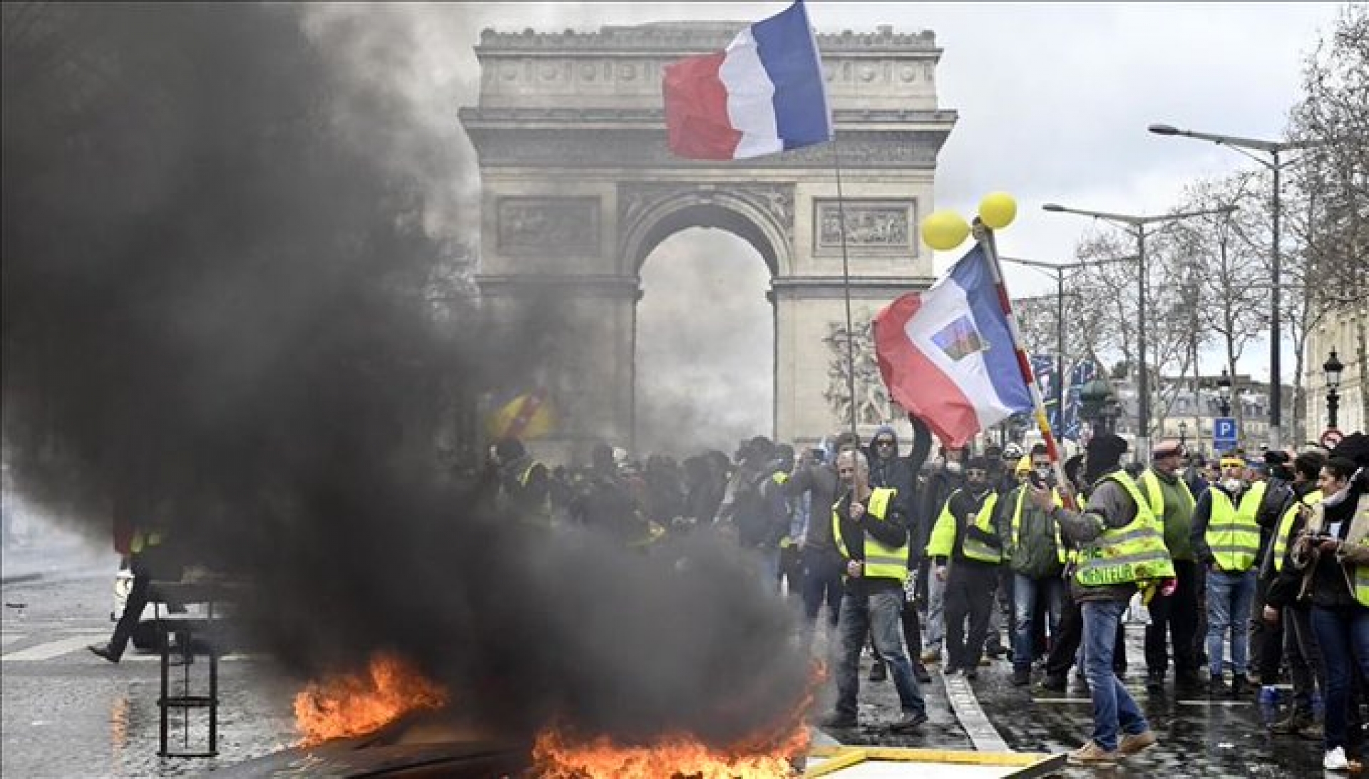 Franceses protestan por segundo día contra reforma a pensiones