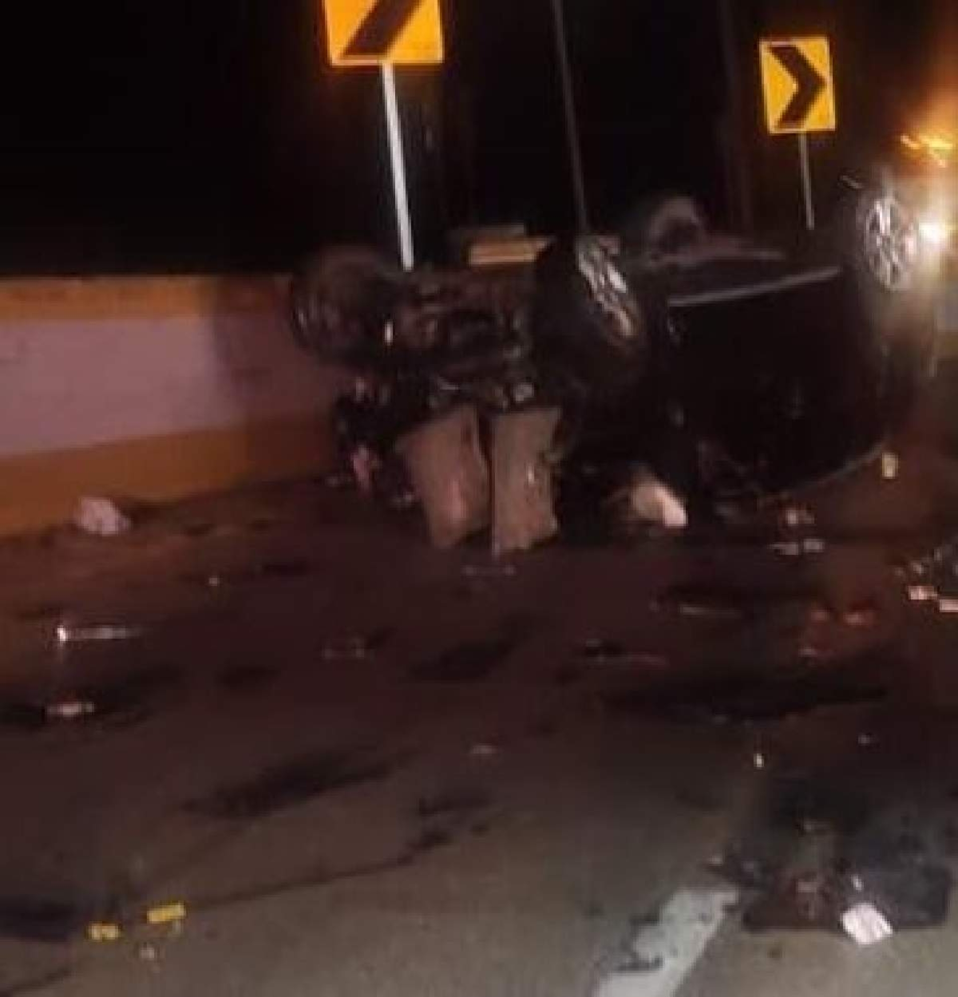 Fallece pareja durante volcadura en 'La Pera'
