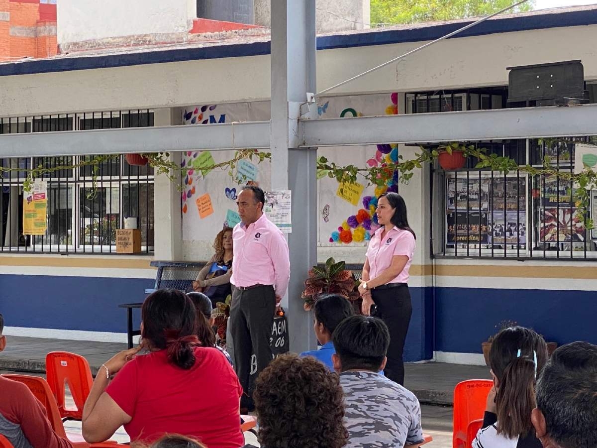 Indigna a madres de familia trato a alumnos del Cobaem 06