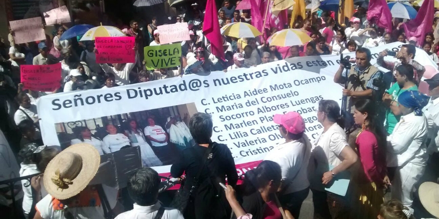 De nueva cuenta marchan temixquenses para exigir a diputados una respuesta a sus exigencias