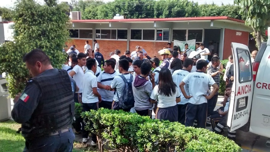 Atacan abejas a estudiantes del CBTIS 76 de Cuautla