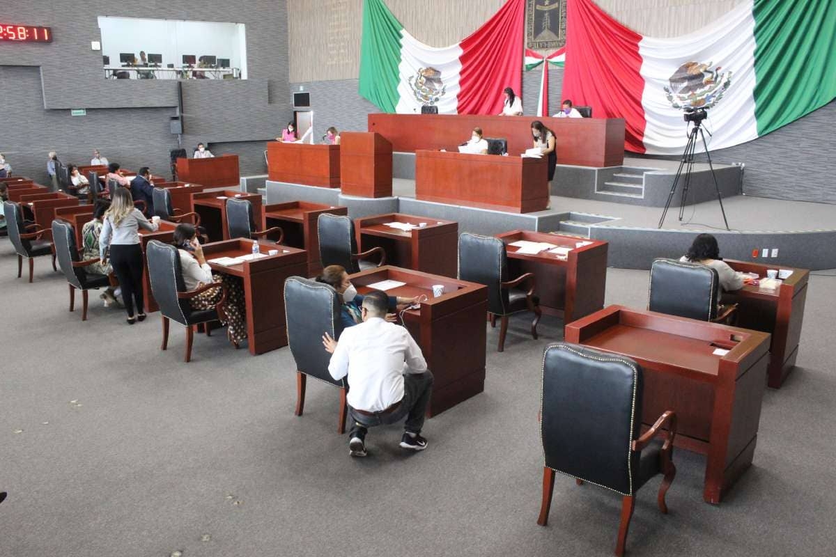 Crece rezago legislativo