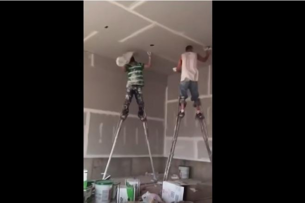 La manera de trabajar de estos albañiles se vuelve viral