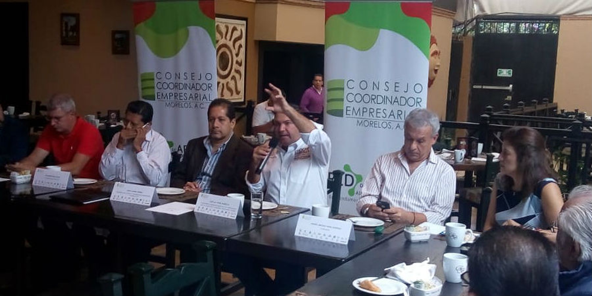 Se reúne Gómez Borbolla con integrantes del CCE