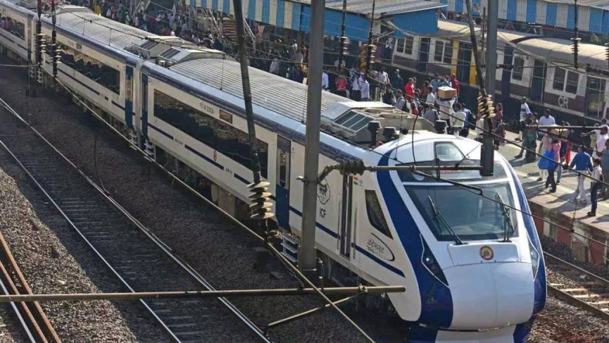 Vaca sale volando al ser arrollada por tren, cae encima de hombre y lo mata