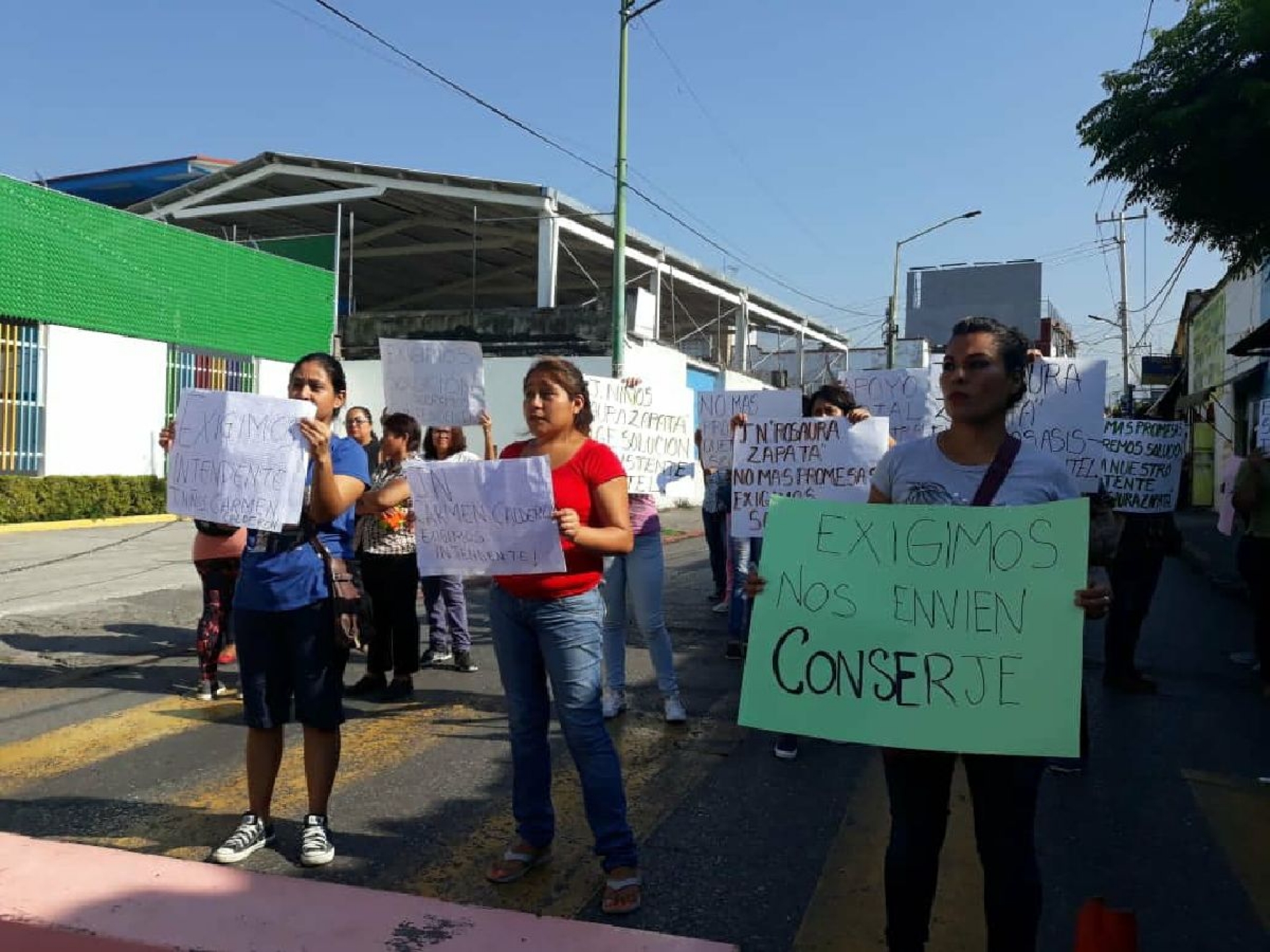 Padres de familia amenazan con volver a cerrar la avenida Morelos