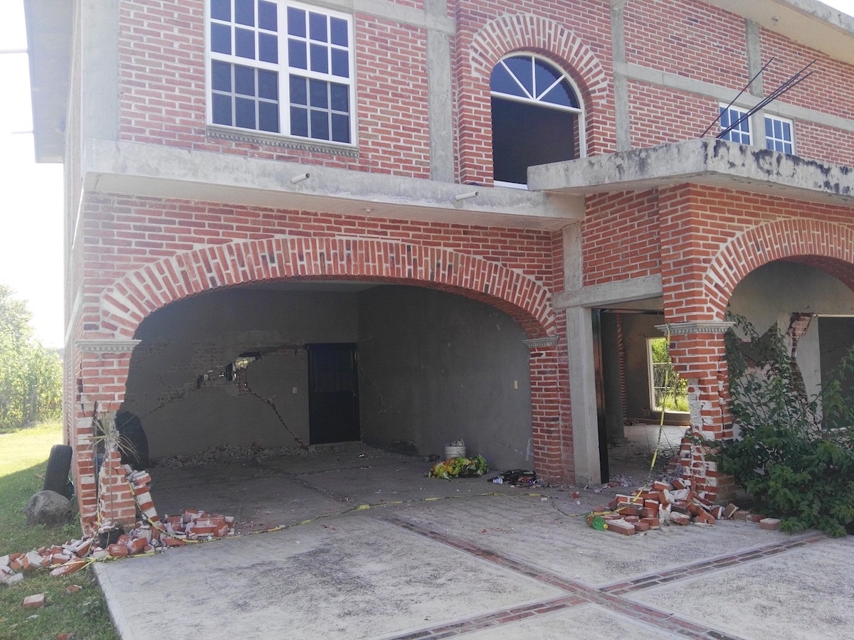 Lenta demolición en Miacatlán por falta de apoyo de gobiernos estatal y federal