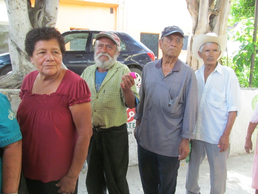 Denuncian irregularidades en el programa 65 y Más
