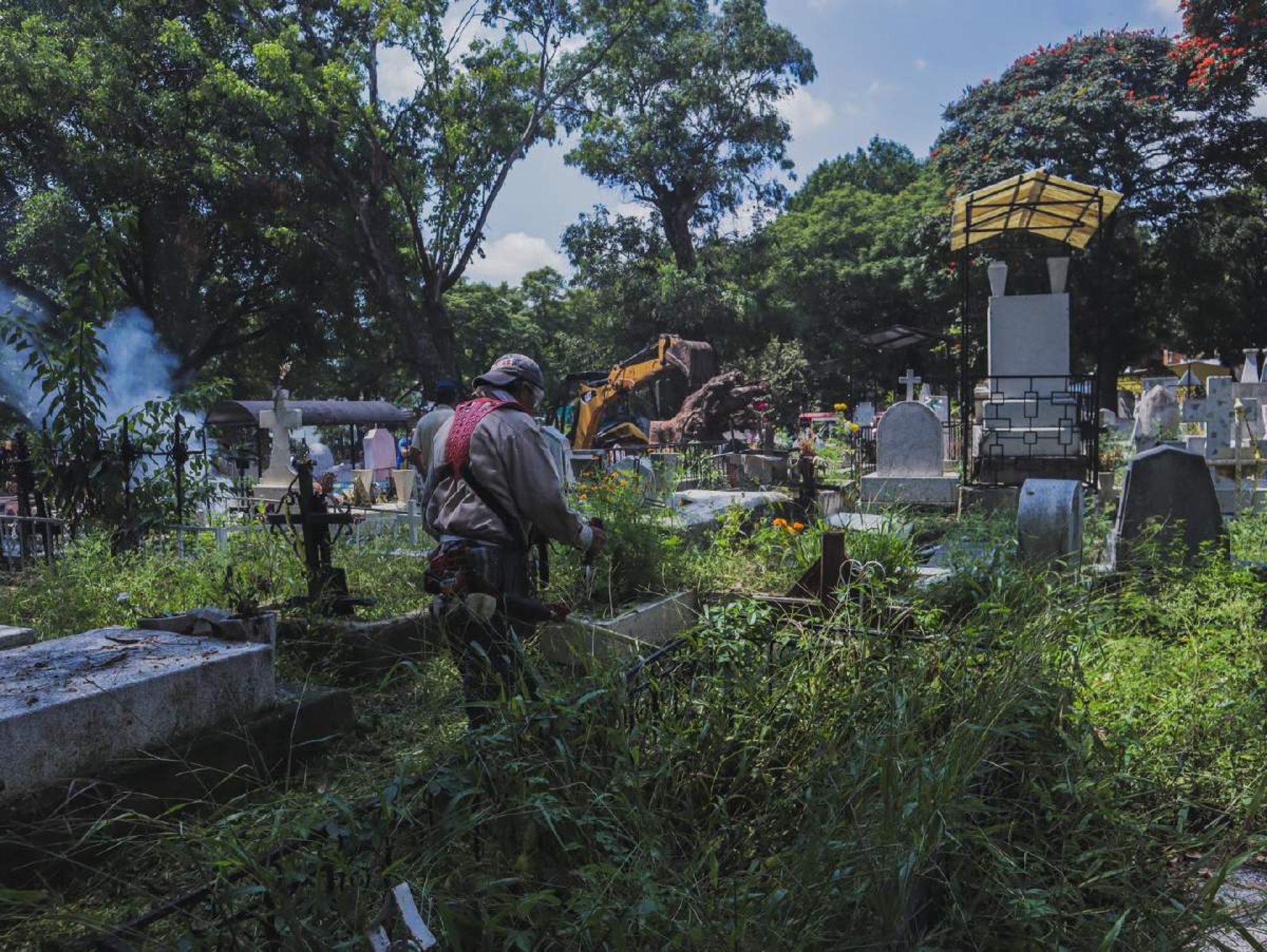 Realizan limpieza en panteones de Cuernavaca