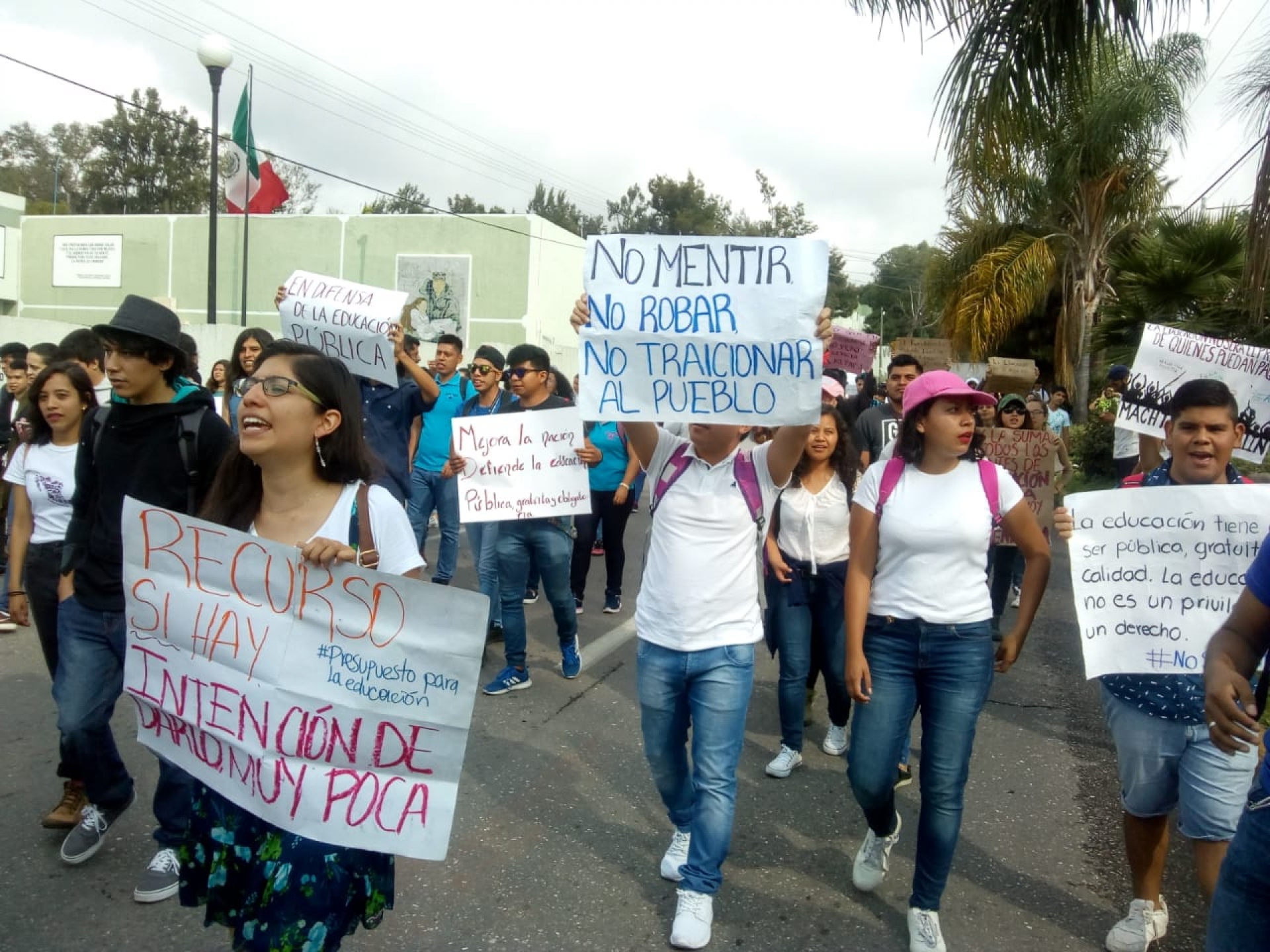 Se manifiestan estudiantes de la Asamblea Interfacultades