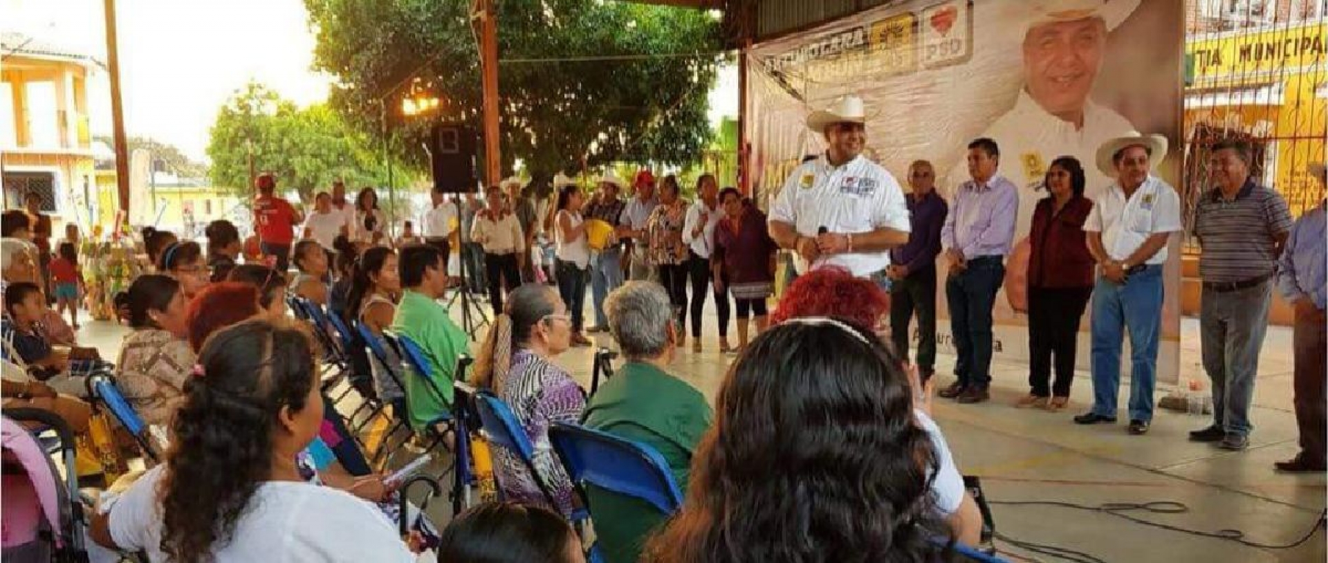 Arturo Lara se compromete con las comunidades de Loma Bonita y Buena Vista