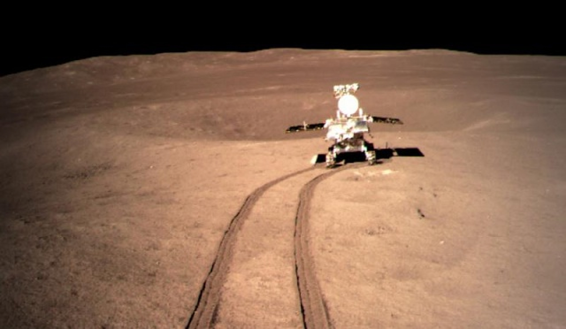 Sonda espacial china aluniza con éxito y envía primeras fotos de la ‘cara oculta’ de la Luna