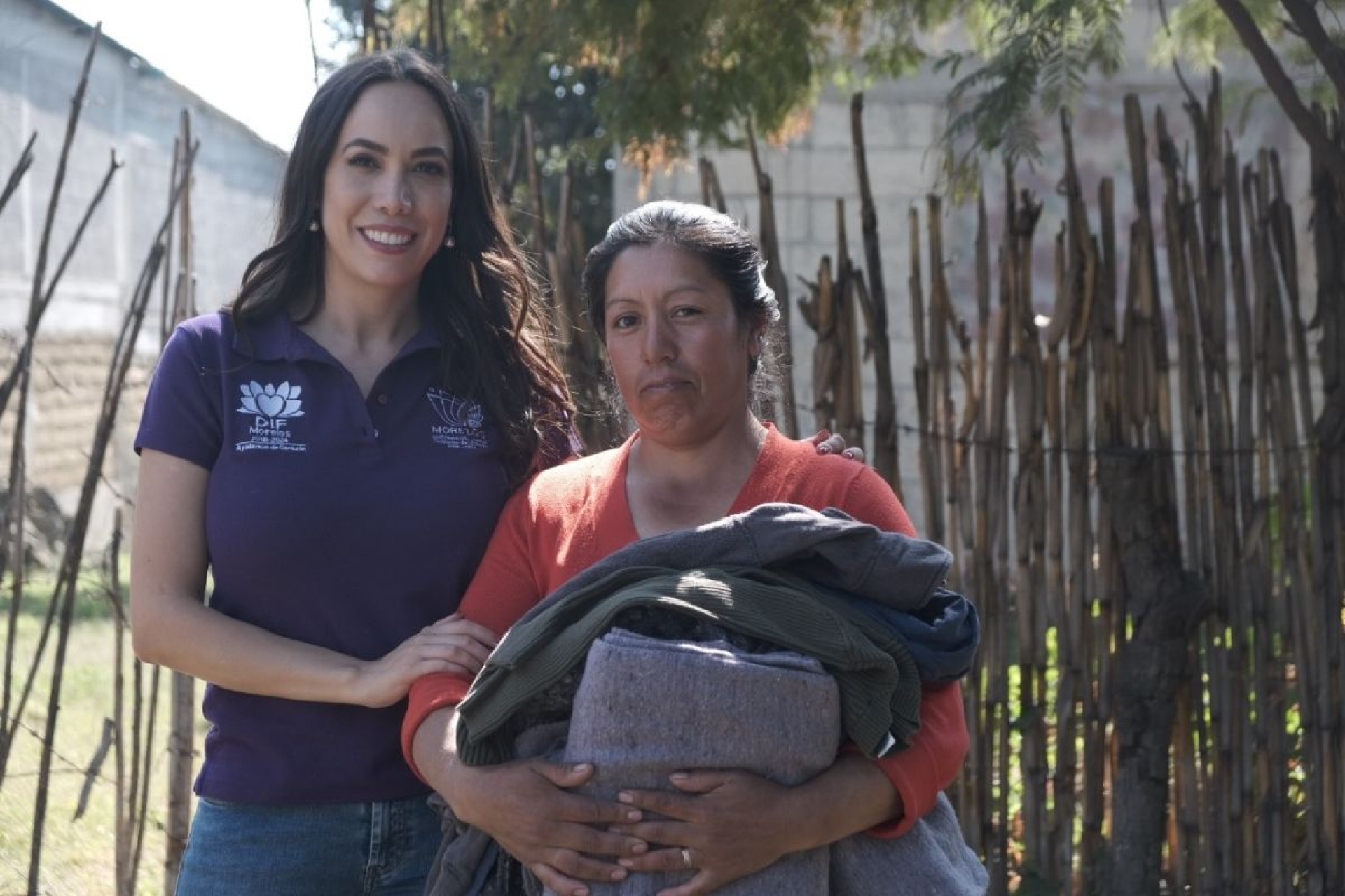 Continúa DIF Morelos con entrega de cobertores y ropa de frío