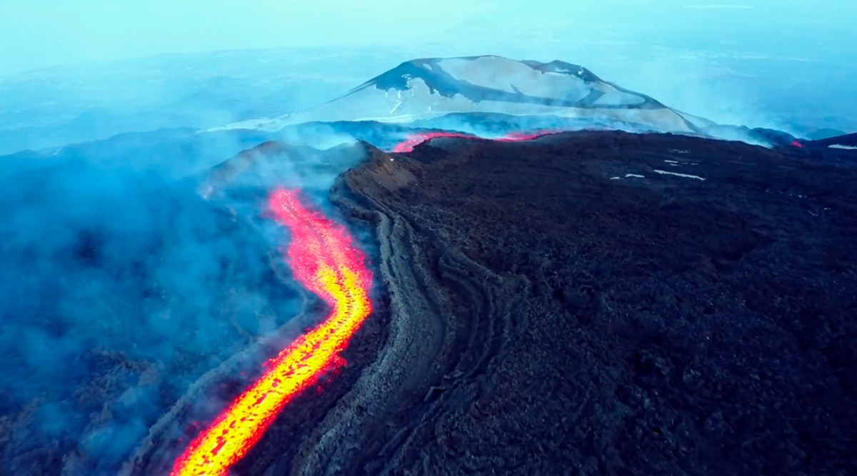 Un drone captura el infierno del Monte Etna como nunca antes