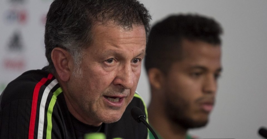 Regrésate a tu país: insultan en el aeropuerto al DT colombiano del TRI, Juan Carlos Osorio