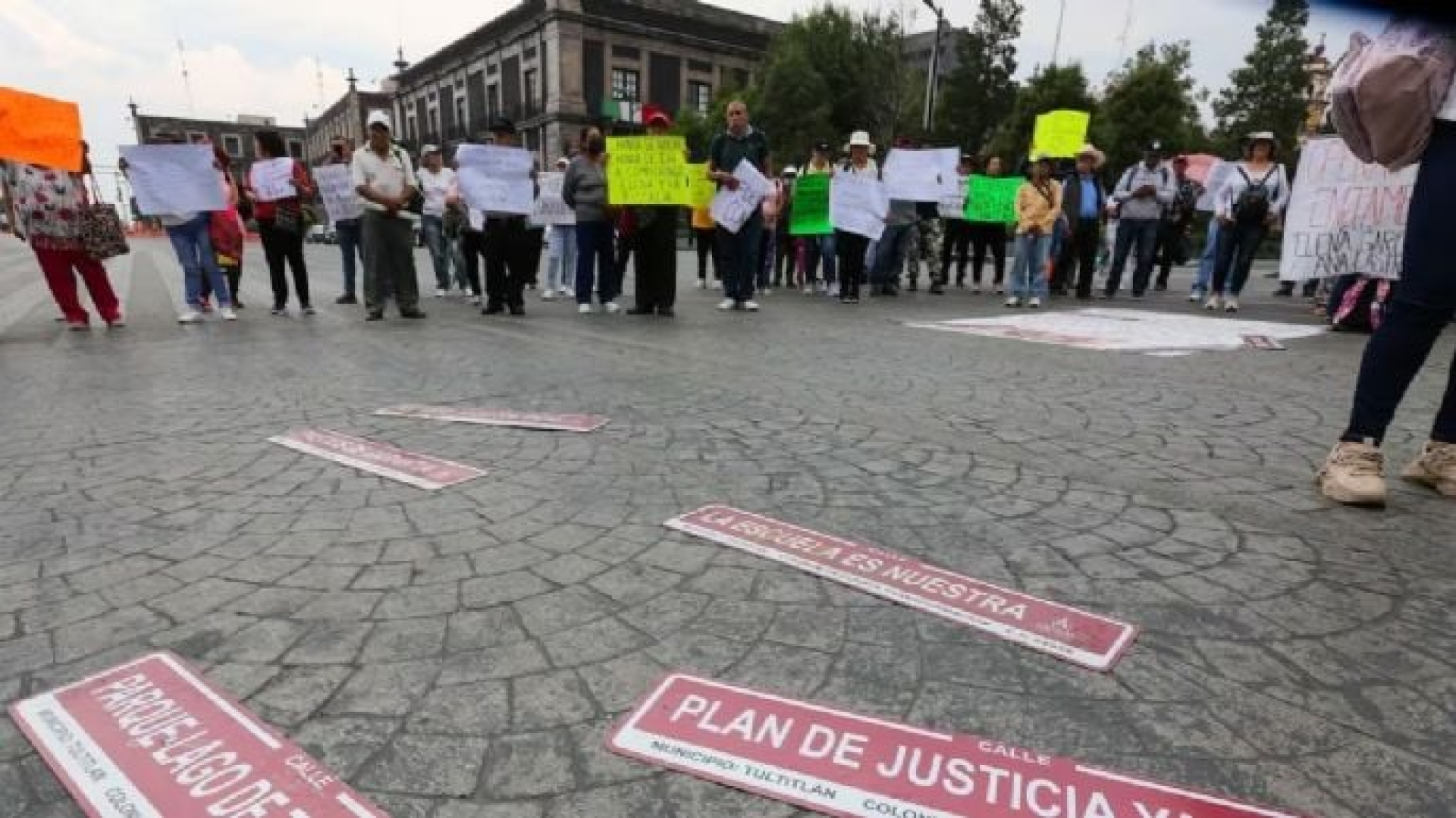 'Transformación de Cuarta': vecinos de Tultitlán rebautizan calles en protesta