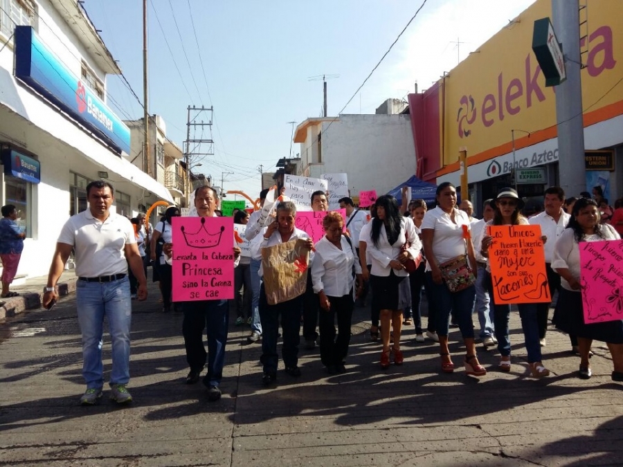 Marchan para exigir “no más violencia contra las mujeres” en Puente de Ixtla