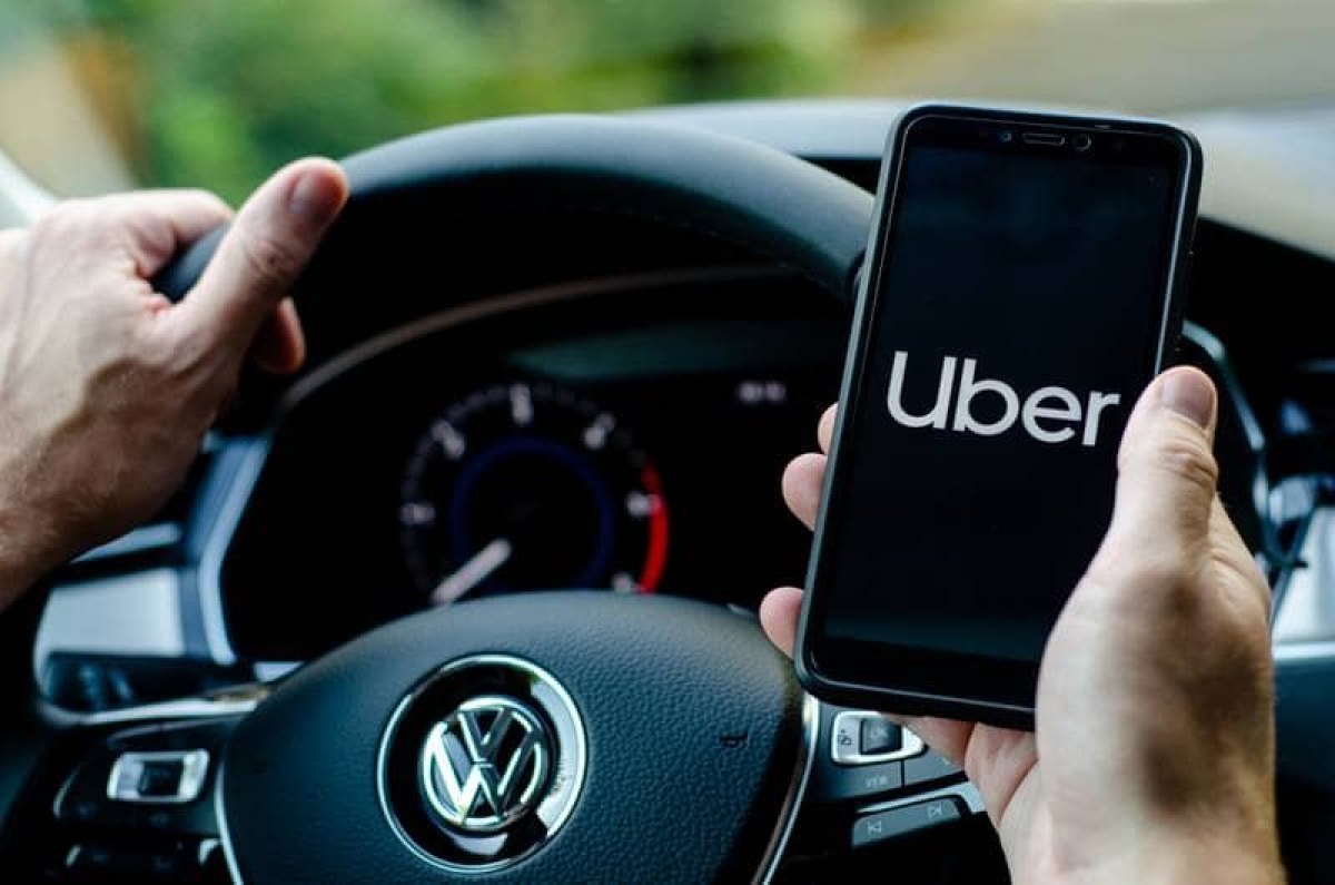 ¿Uber dará seguro social a repartidores y choferes en México?
