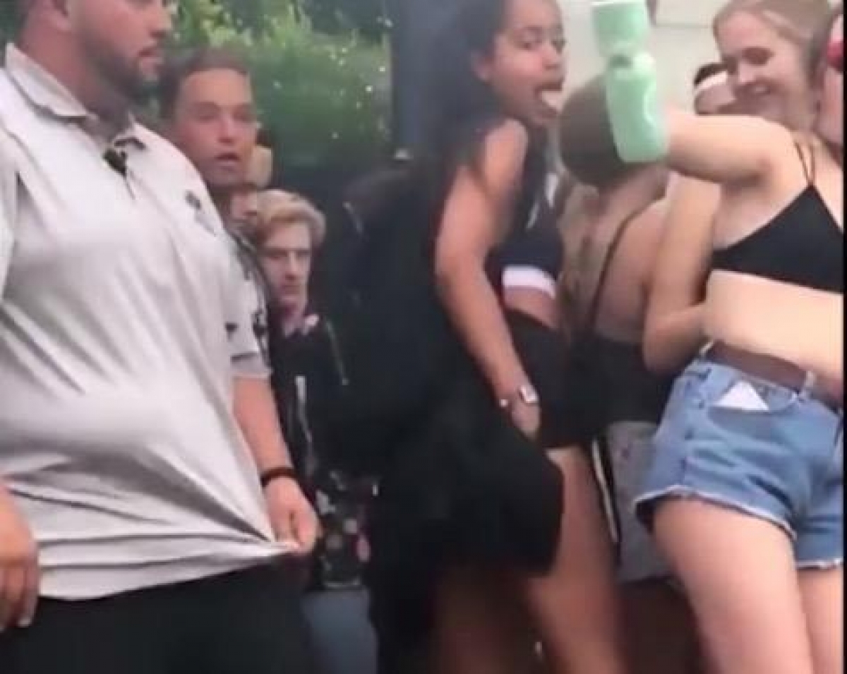 Agentes del SS custodian el 'tweerking' de Malia Obama