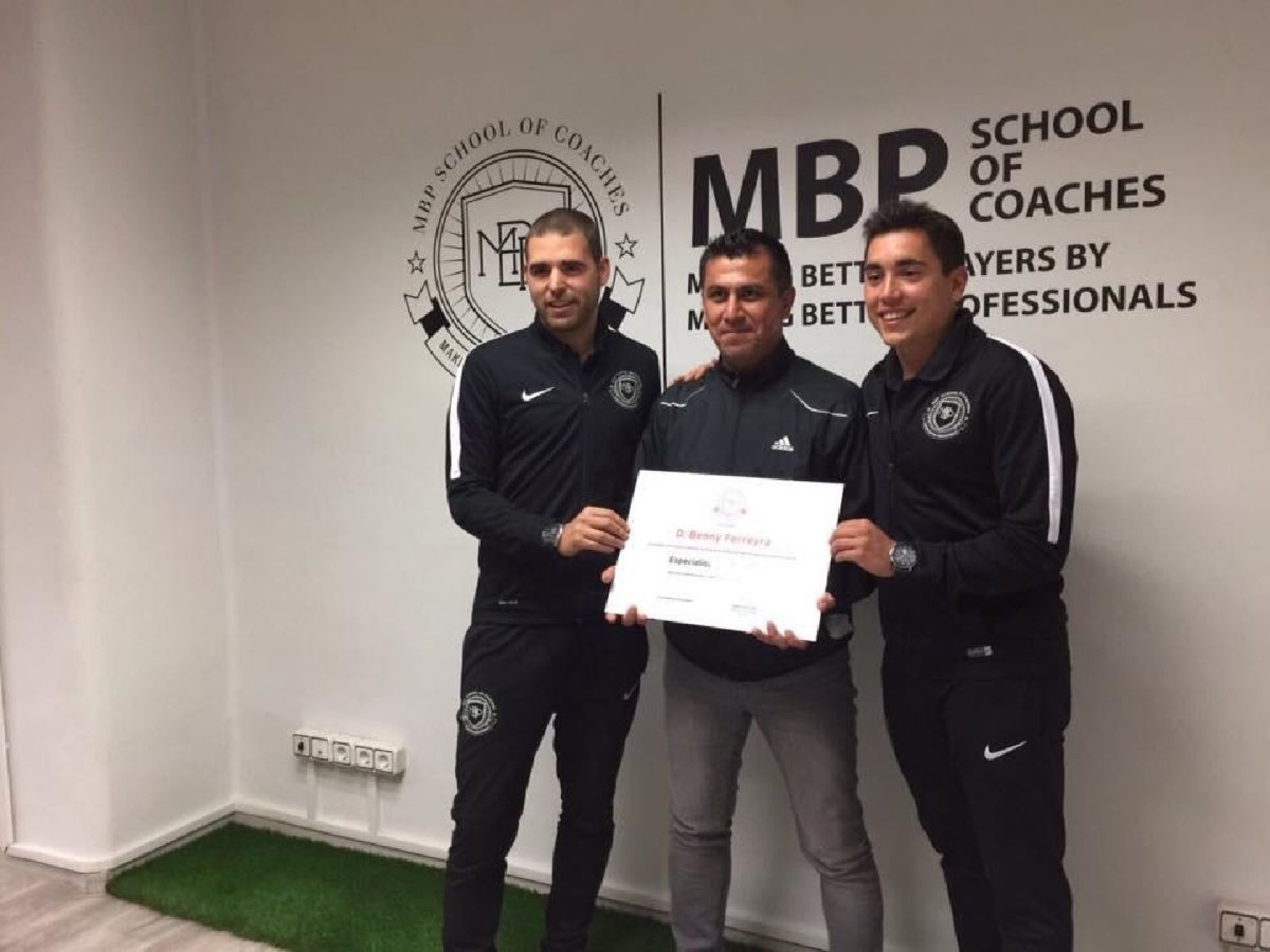 Benny Ferreyra impartirá clínica a entrenadores y jugadores de futbol