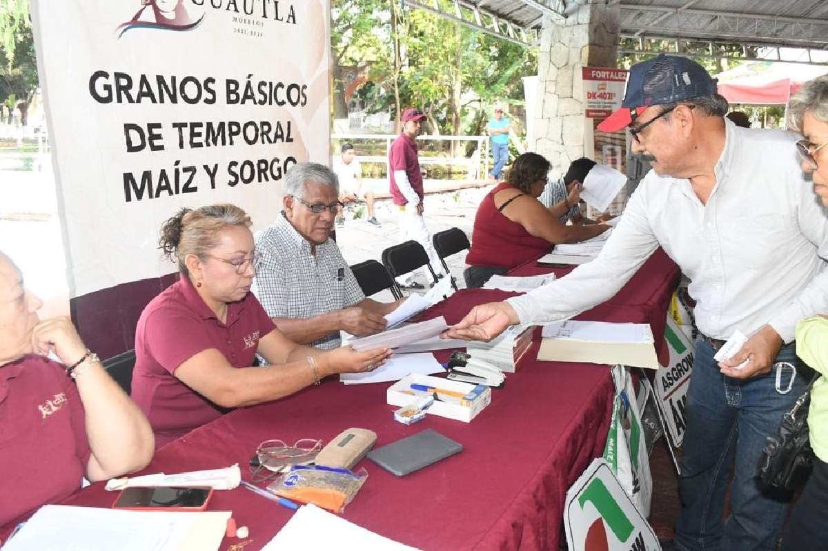 Entrega Ayuntamiento de Cuautla apoyos del FAEDE a campesinos